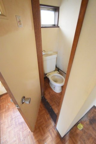 ＪＲ京浜東北線 新子安駅 徒歩3分 2階建 築60年のトイレ写真