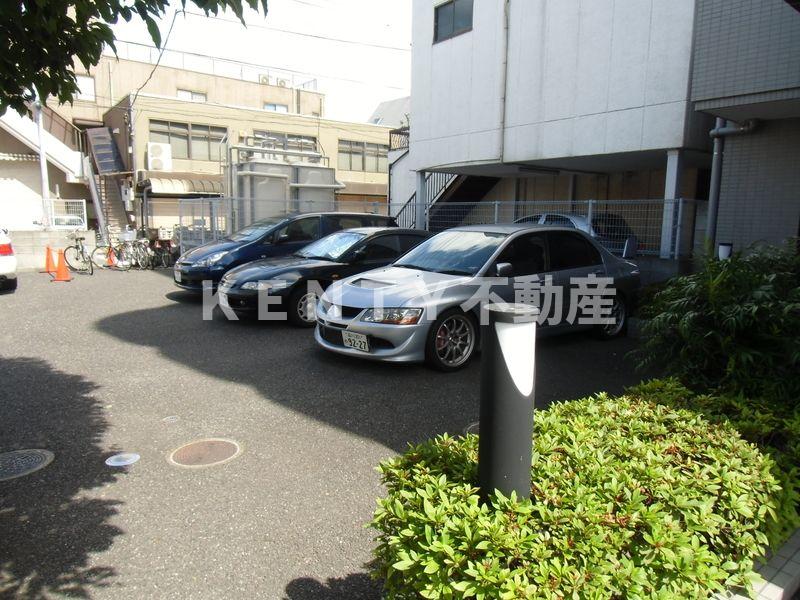 駐車場　車をお持ちの方に嬉しい駐車場付きの物件です