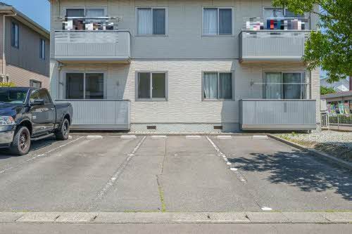 建物外観　駐車場
