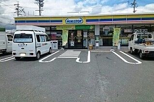 コンビニ　ミニストップ豊川森店（コンビニ）まで690m