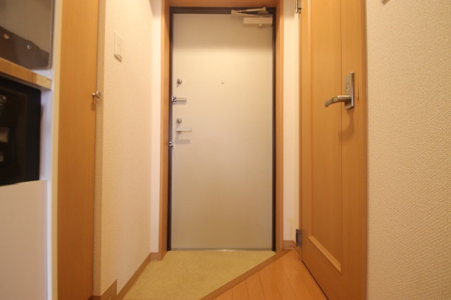 玄関　※別室の参考写真の為、現況優先です。