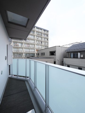 バルコニー　お洗濯にも便利なバルコニー付き