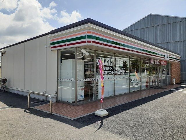 コンビニ　セブンイレブン様（コンビニ）まで470m