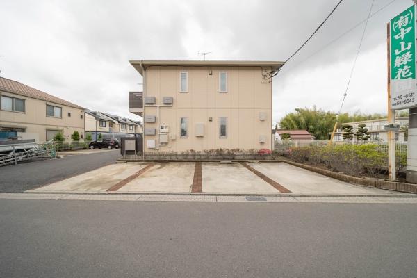 駐車場　駐車場　２台付き