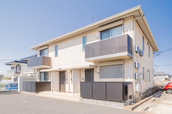 建物外観　軽量鉄骨造 地上2階建て