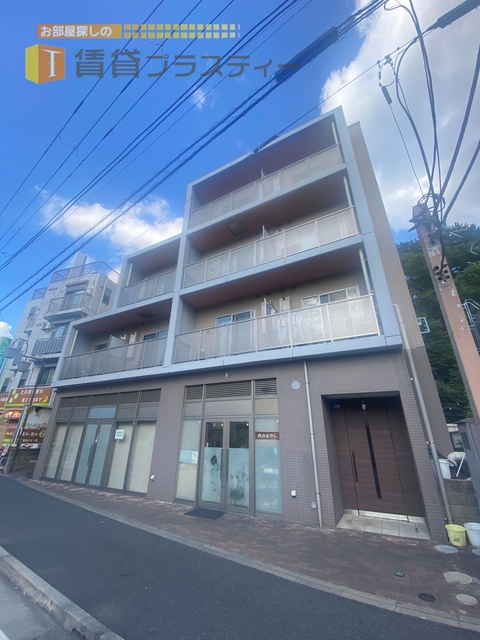 建物外観　杜の隣で由緒正しき一人暮らしを。