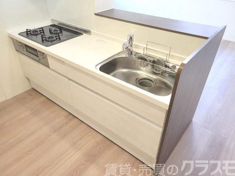 キッチン　効率よくお料理できる３口コンロ付き♪