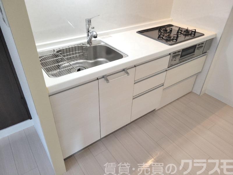 キッチン　効率よくお料理できる３口コンロ付き♪