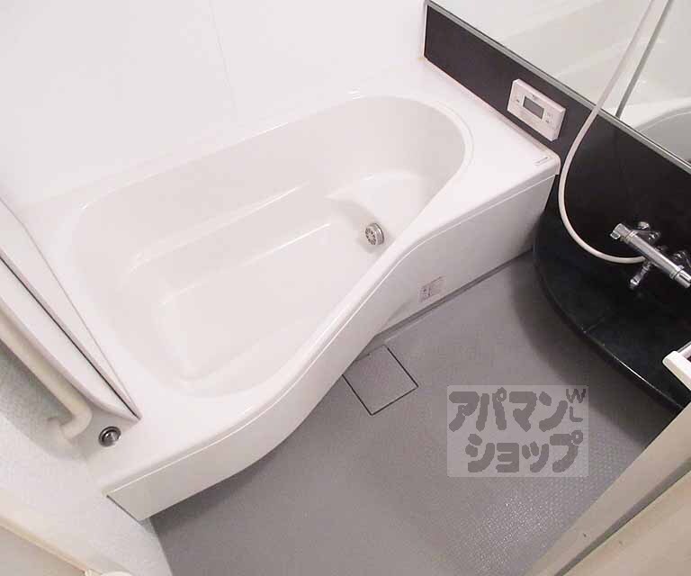バス・シャワールーム　広々したお風呂です