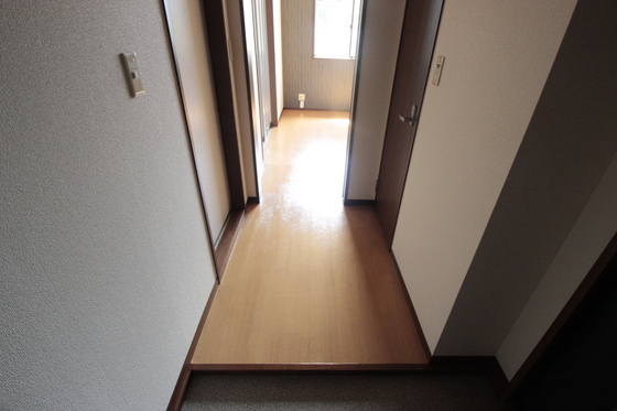 玄関　※別号室の写真です