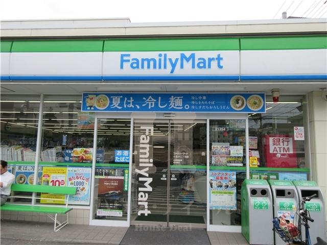 コンビニ　ファミリーマート小豆沢二丁目店（コンビニ）まで312m