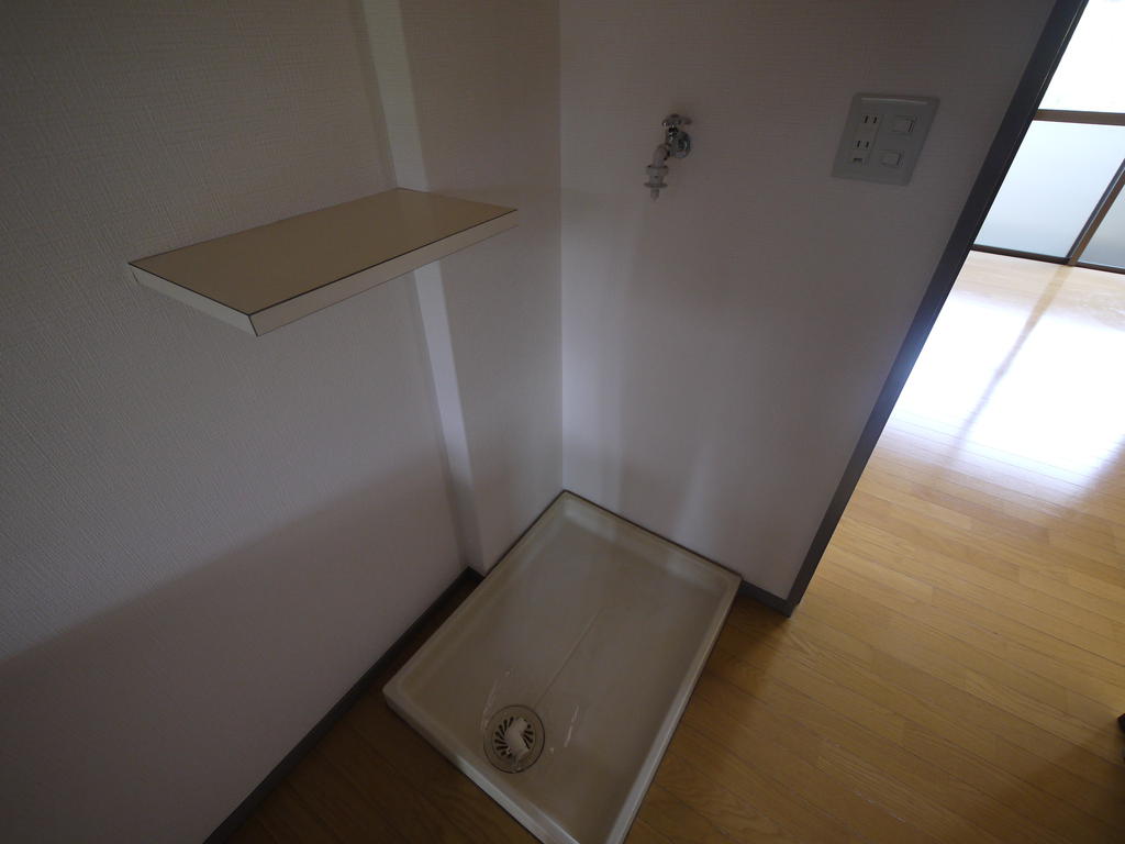 その他　洗濯機置き場　棚もついてます