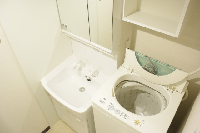 その他部屋・スペース　独立洗面台あります。