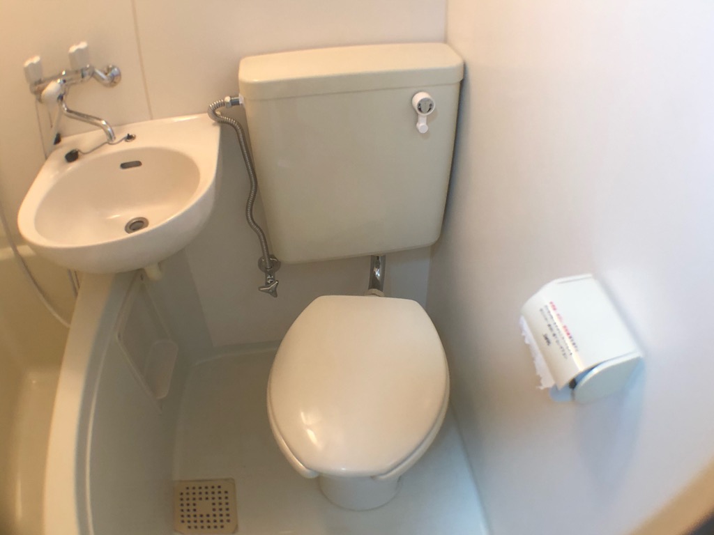 トイレ　シンプルで掃除のしやすいトイレです♪