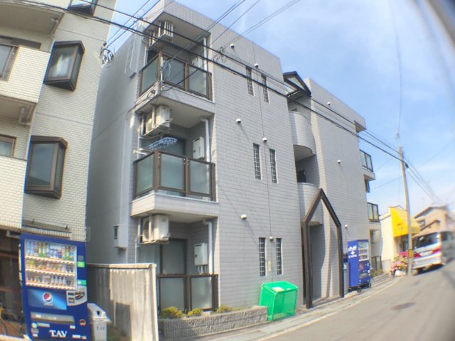 建物外観　閑静な住宅街のハイツです♪