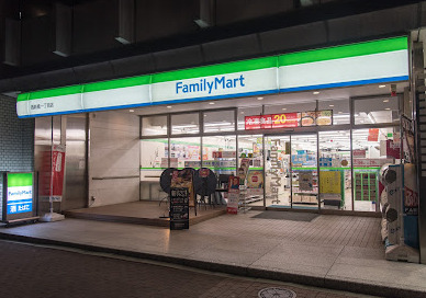 コンビニ　ファミリーマート 西新橋一丁目店（コンビニ）まで682m