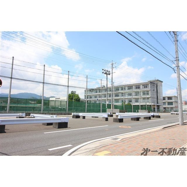 小学校　静岡市立賤機南小学校（小学校）まで720m