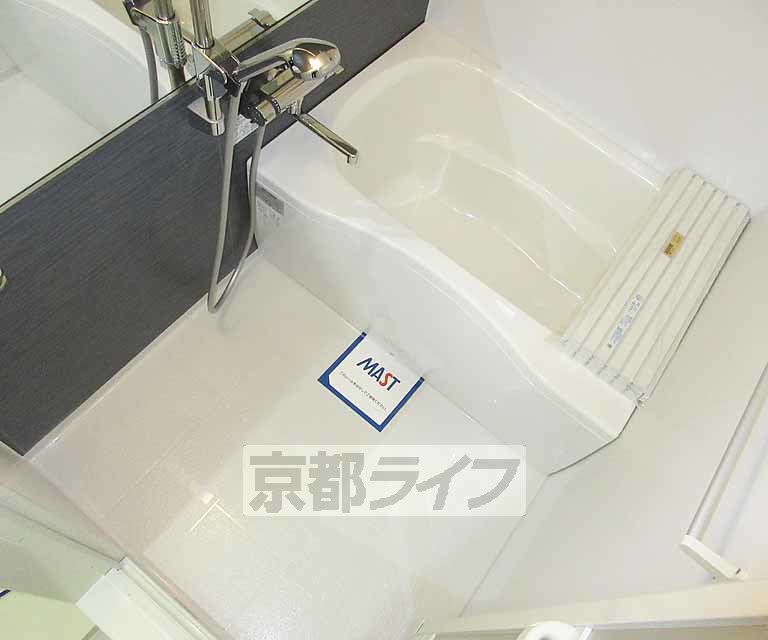 バス・シャワールーム　ピカピカのお風呂です！