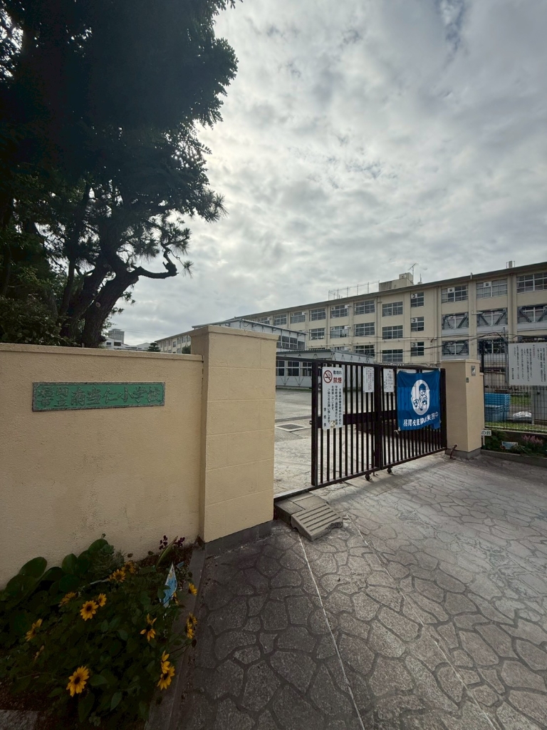 小学校　福岡市立南当仁小学校（小学校）まで650m