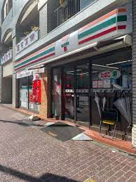 コンビニ　セブンイレブン 南麻布店（コンビニ）まで523m