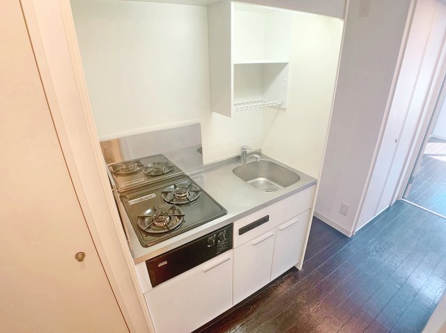 キッチン　※この写真は同物件の同型タイプの別のお部屋のお写真です。現状