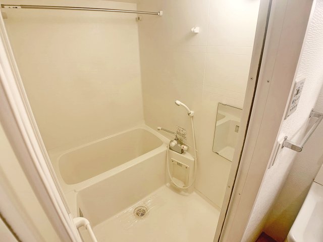 バス・シャワールーム　※この写真は同物件の同型タイプの別のお部屋のお写真です。現状