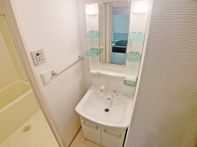 洗面設備　※この写真は同物件の同型タイプの別のお部屋のお写真です。現状