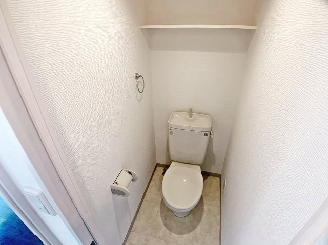 トイレ　※この写真は同物件の同型タイプの別のお部屋のお写真です。現状