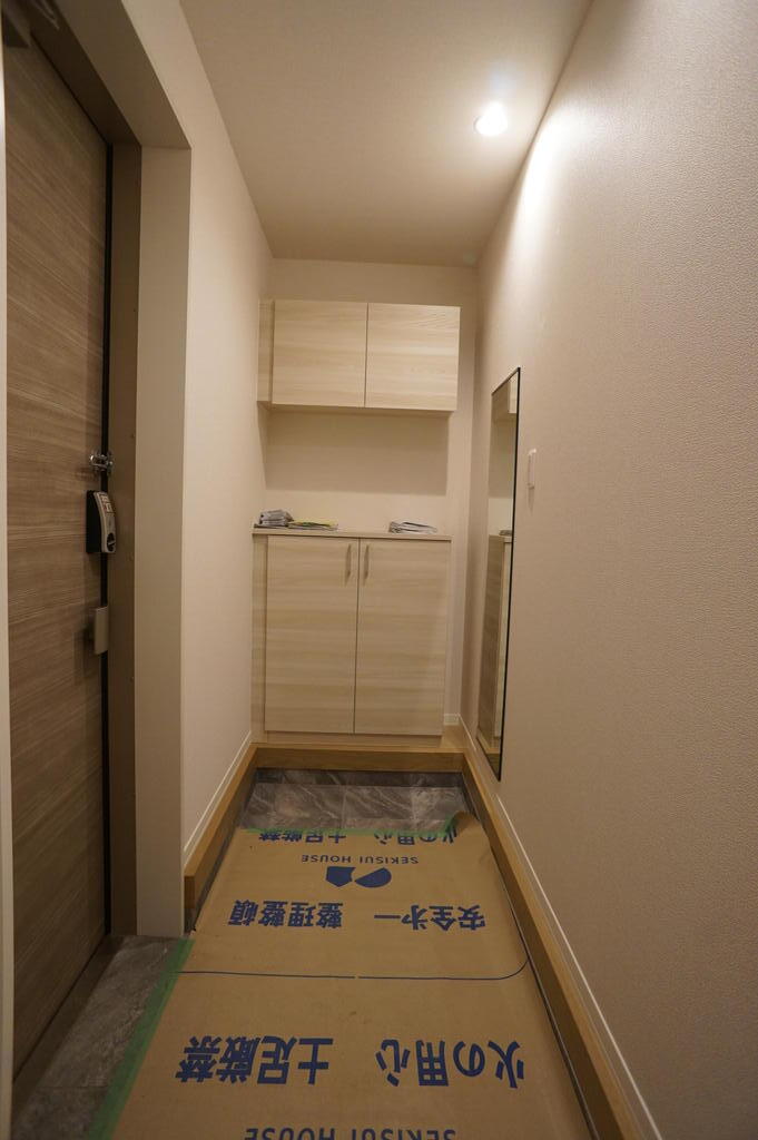 玄関　退去前につき、前回募集時の写真です。現況優先