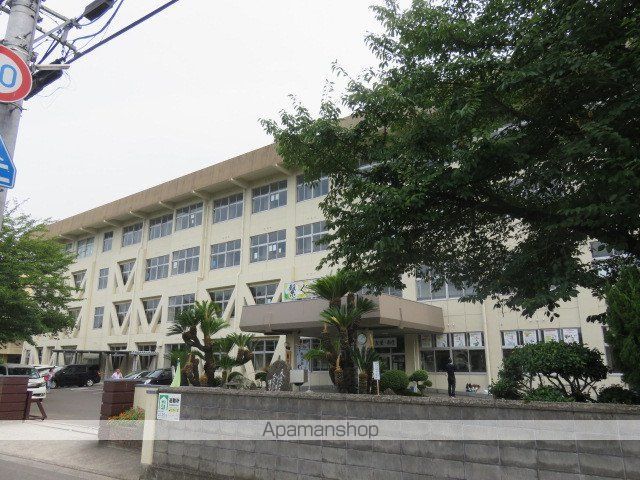 中学校　泉川中学校（中学校）まで988m