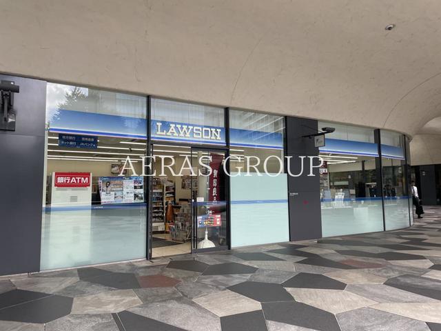 コンビニ　ローソン 新宿イーストサイドスクエア店（コンビニ）まで412m