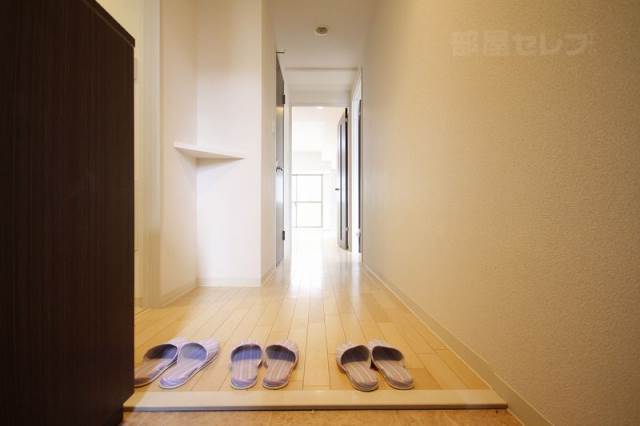 玄関　２Ｃの写真を使用しています。