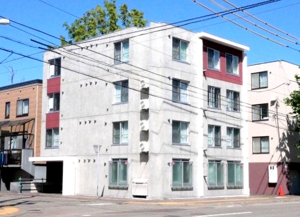 建物外観　夏も快適なエアコン付きのマンションです♪
