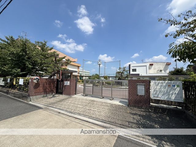 中学校　日比津中学校（中学校）まで327m
