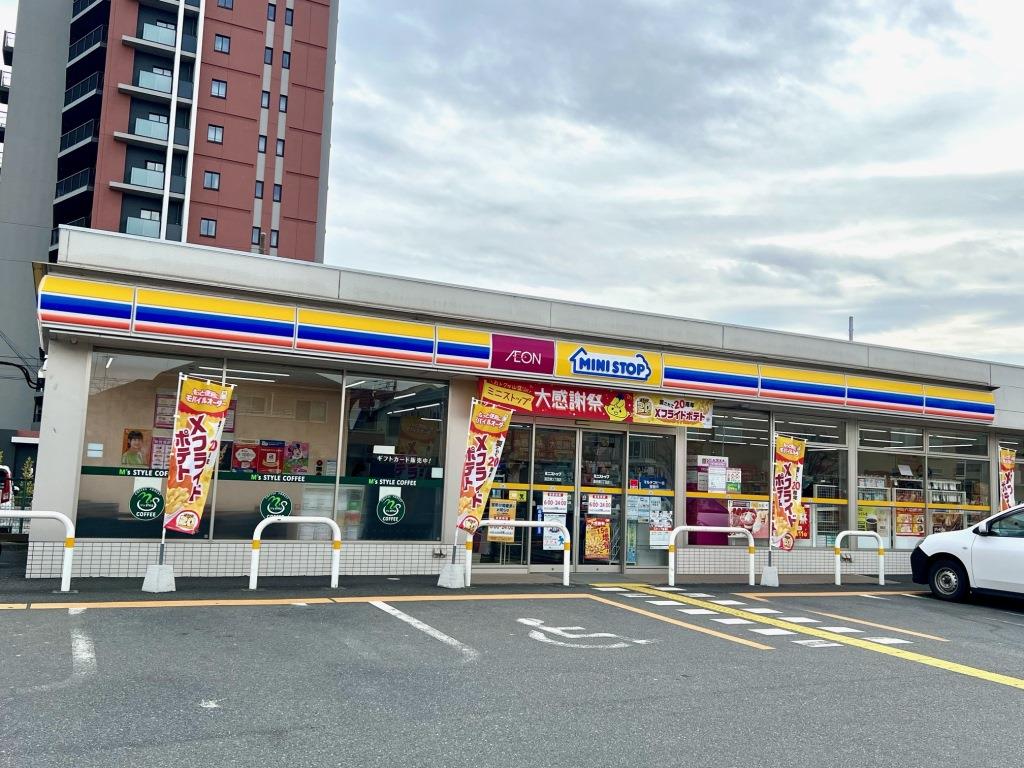 コンビニ　ミニストップ 蓮田東3丁目店（コンビニ）まで511m
