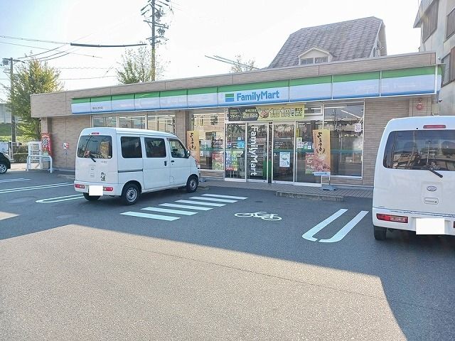 コンビニ　ファミリーマート中川ときわ店（コンビニ）まで180m