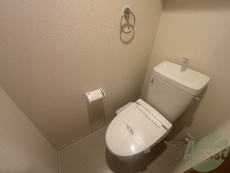トイレ　ウォシュレット付きのトイレです、こちらは外せません