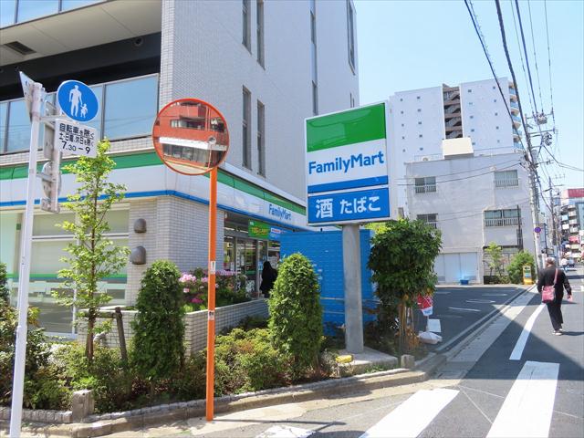 コンビニ　ファミリーマート豊玉北四丁目店（コンビニ）まで739m