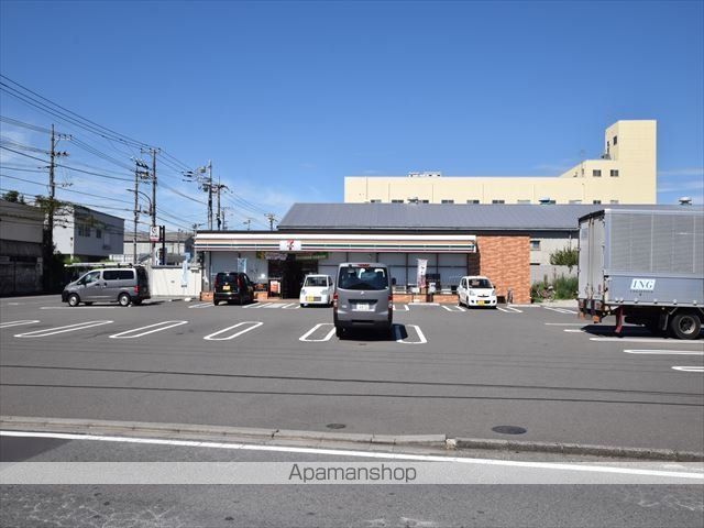 コンビニ　セブンイレブン（コンビニ）まで720m