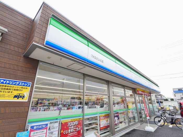コンビニ　ファミリーマート（コンビニ）まで120m