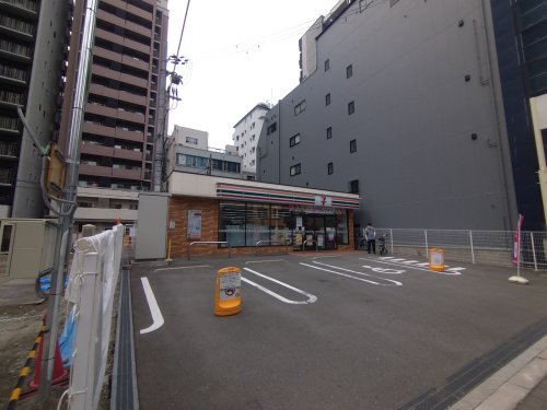 コンビニ　セブンイレブン 大阪京町堀1丁目店（コンビニ）まで86m