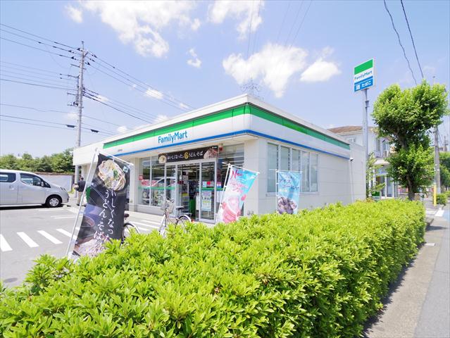 コンビニ　ファミリーマート（コンビニ）まで756m