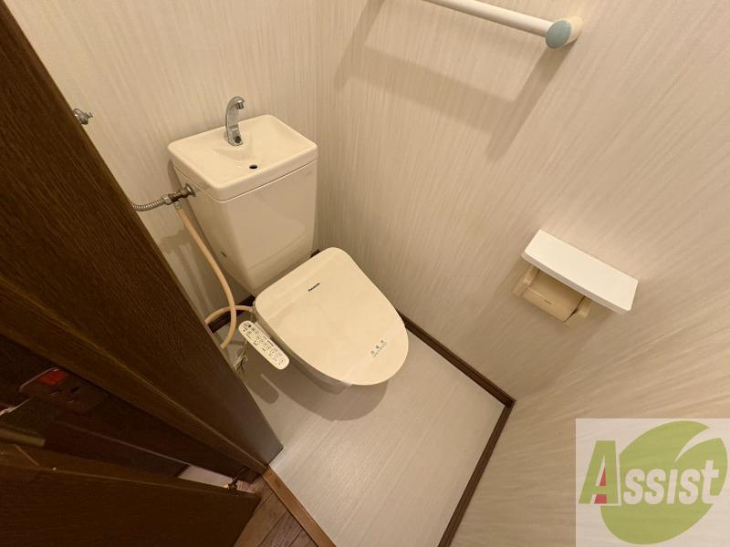トイレ　こちらはトイレです。清潔感があり、安心して使用できます。