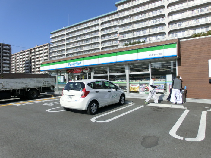コンビニ　ファミリ－マ－ト（コンビニ）まで239m