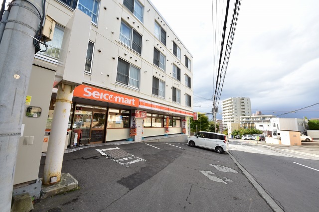 コンビニ　セイコーマート月寒西店（コンビニ）まで506m