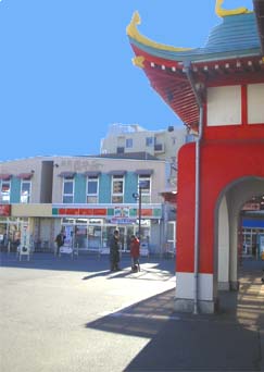コンビニ　サンクス 片瀬江ノ島駅前店（コンビニ）まで422m
