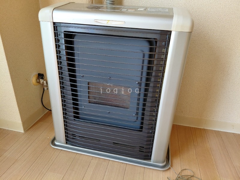 その他設備　冬はあったか石油ストーブです。