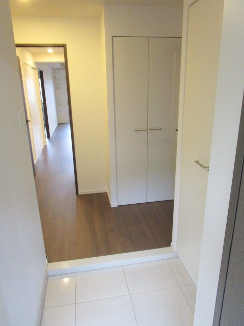 玄関　別部屋参考写真になります