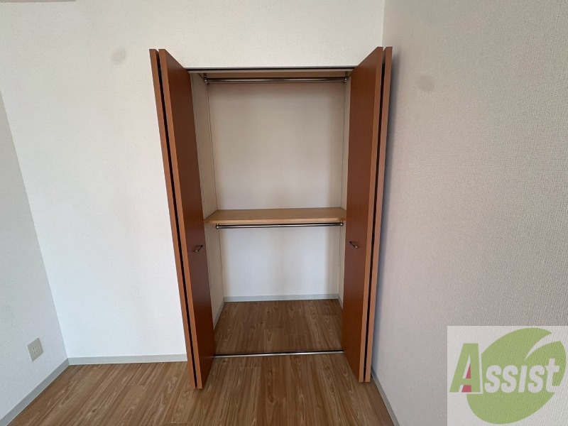 収納　寝室の収納です。部屋がすっきり片付きます。
