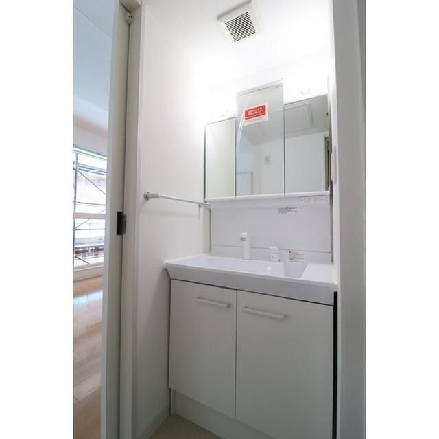 洗面設備　※別部屋の参考写真です。